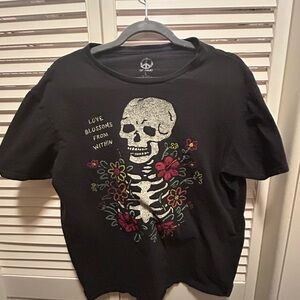 Black Skull Graphic Tee